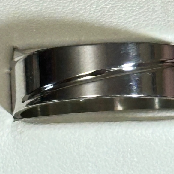 Stainless steel band, Polished, diagonal line goes all the way around. NWOT - Picture 4 of 11
